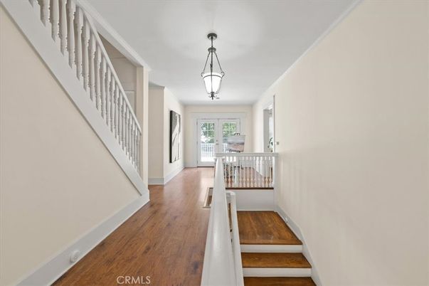 Interior, Pendant Lights, Wood Texture Flooring