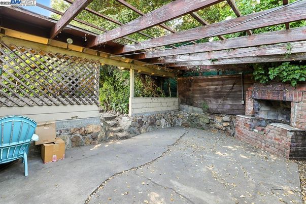 Exterior, Fireplace