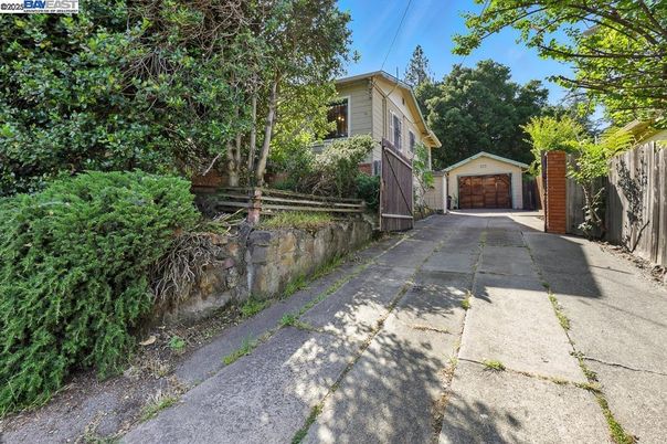 Backyard, Detached Garage, Exterior