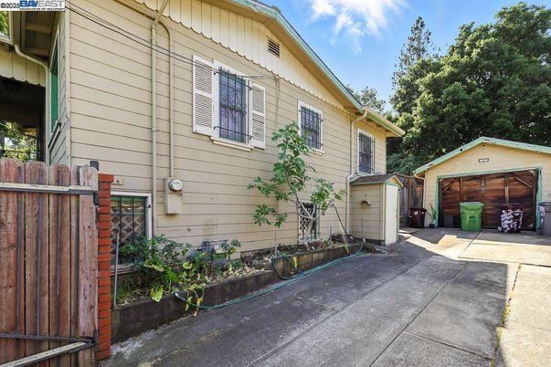 Detached Garage, Exterior