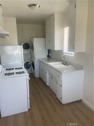 Interior, Kitchen, Washer, Wood Texture Flooring