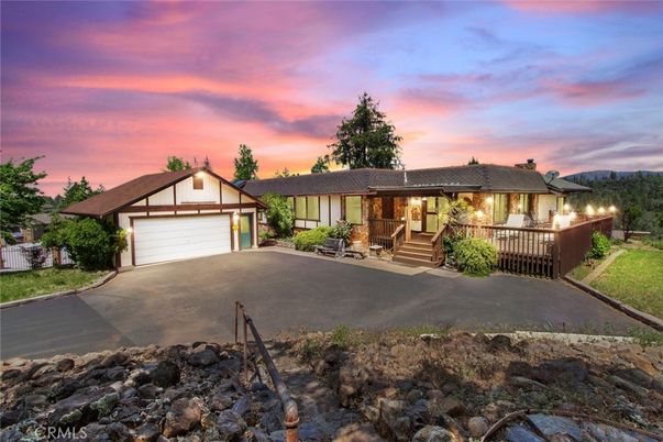 Attached, Exterior, Facade, Ranch