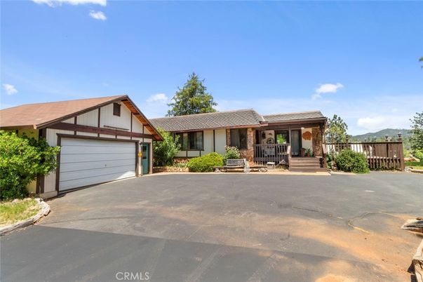 Attached, Exterior, Facade, Ranch