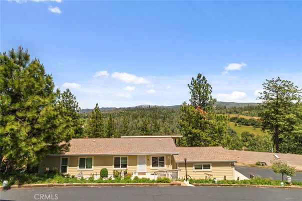 Exterior, Facade, Ranch