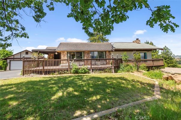 Backyard, Detached Garage, Exterior, Facade, Brick Facade, Ranch