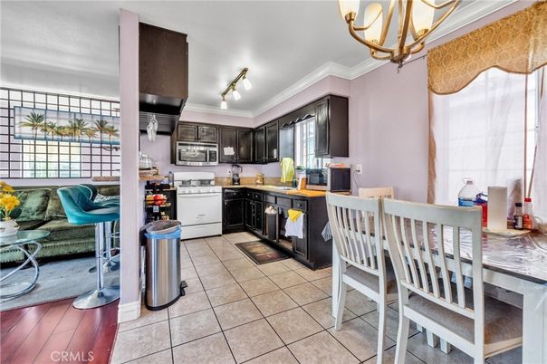 Chandelier, Dining room, Interior, Kitchen, Stainless Steel Appliances