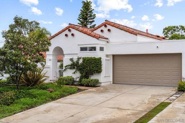 Attached, Exterior, Facade, Spanish Mediterranean