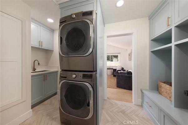 Interior, Recessed Lighting, Utility Closets, Washer, Wood Texture Flooring