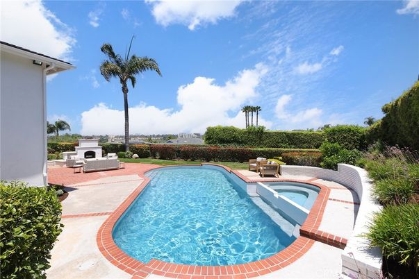 Exterior, Fireplace, Pool