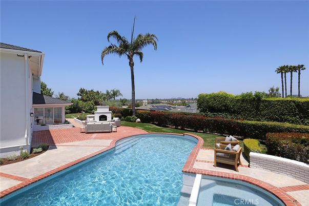 Exterior, Fireplace, Pool