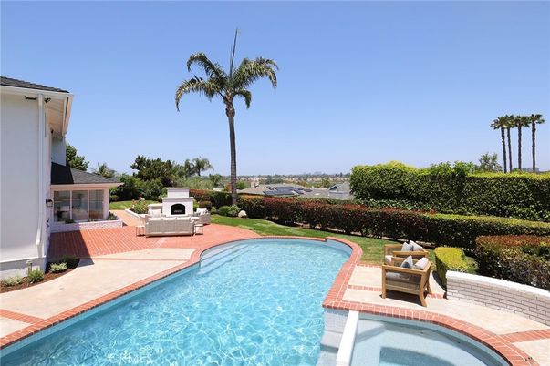 Exterior, Fireplace, Pool