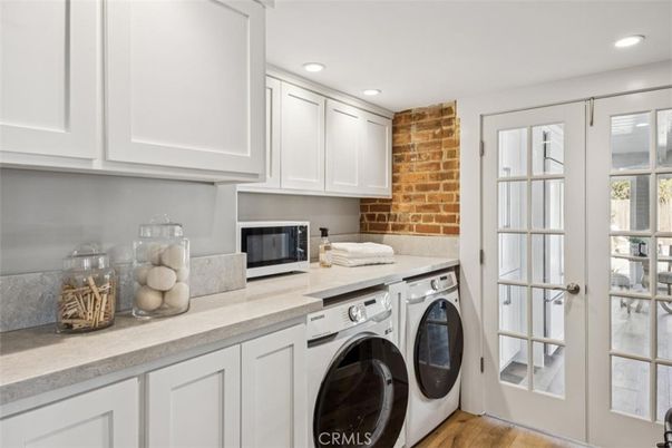 Interior, Recessed Lighting, Stone Walls, Washer, Wood Texture Flooring