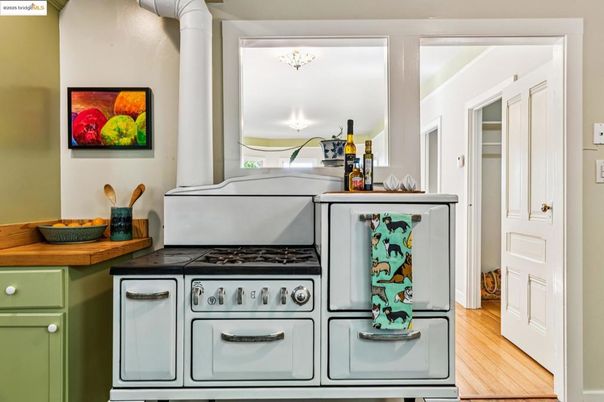 Interior, Kitchen, Washer, Wood Texture Flooring