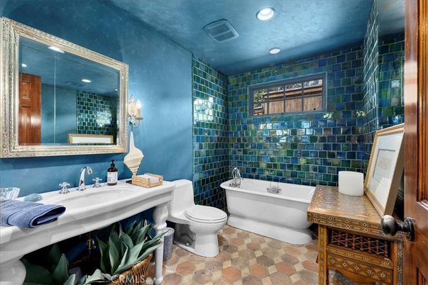 Bathroom, Interior, Recessed Lighting