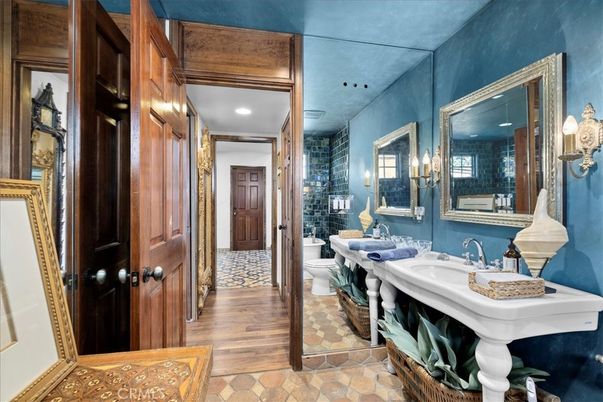 Bathroom, Interior, Recessed Lighting, Wood Texture Flooring
