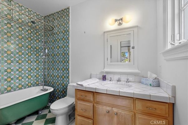 Bathroom, Interior, Tile Countertops