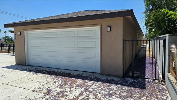 Detached Garage, Exterior