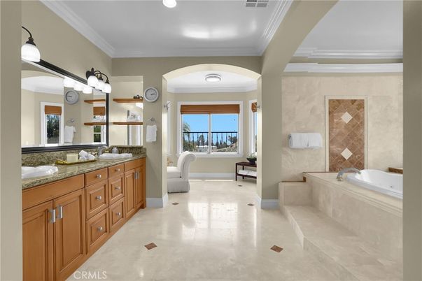 Bathroom, Dual Sink Vanities, Interior, Recessed Lighting, Water