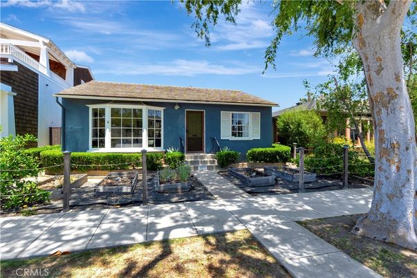 Backyard, Exterior, Facade, Ranch
