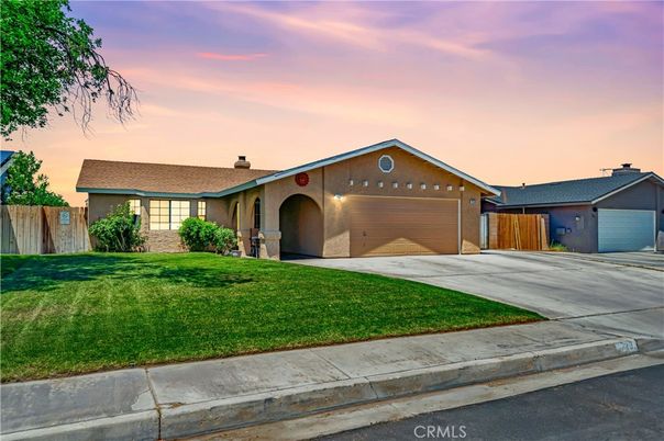 Attached, Backyard, Exterior, Facade, Ranch