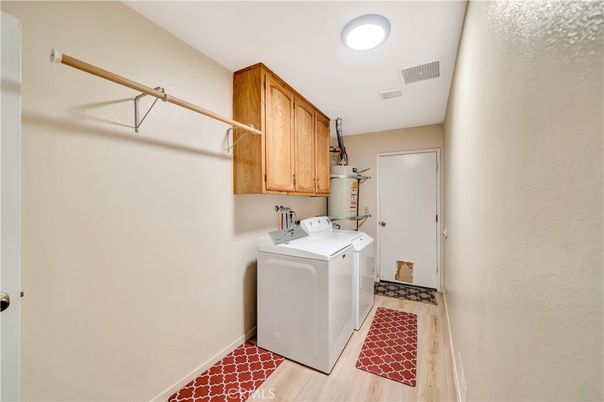 Interior, Recessed Lighting, Washer, Wood Texture Flooring