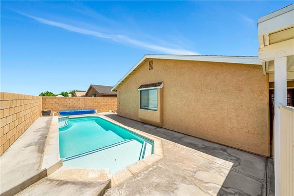 Exterior, Pool