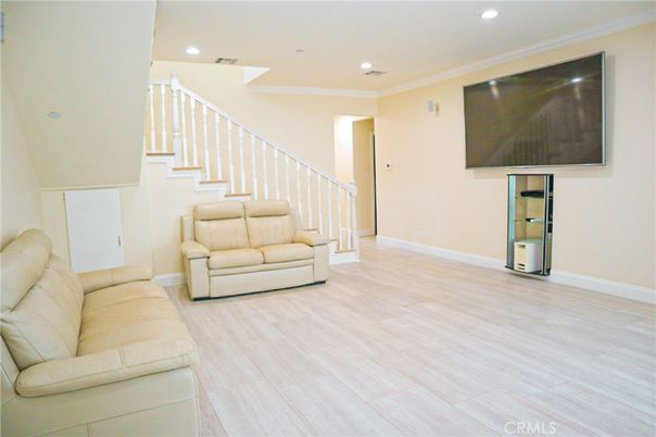 Interior, Recessed Lighting, Wood Texture Flooring