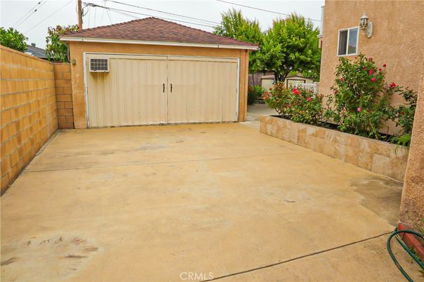 Detached Garage, Exterior