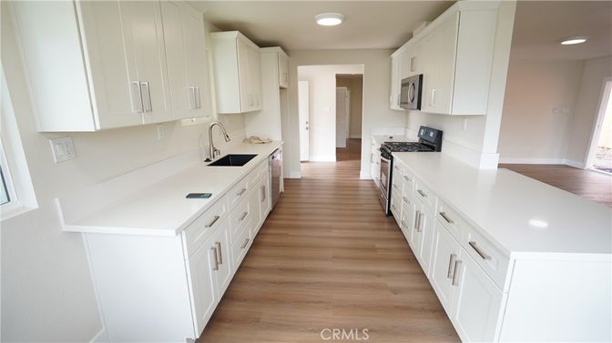 Interior, Kitchen, Recessed Lighting, Wood Texture Flooring