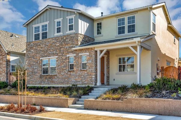 Exterior, Facade, Farmhouse