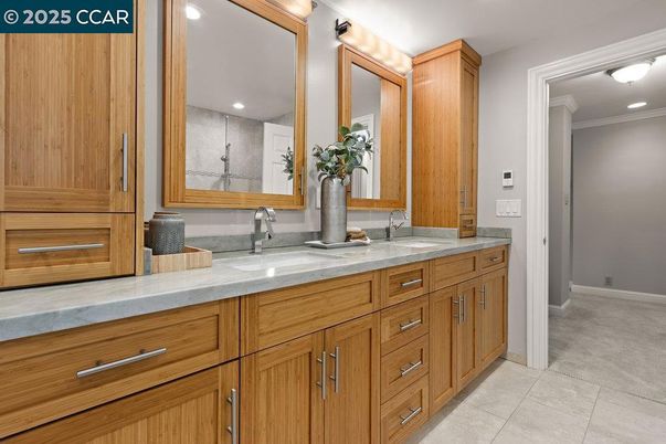 Bathroom, Dual Sink Vanities, Interior, Recessed Lighting