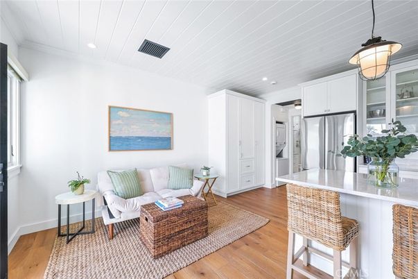 Interior, Kitchen, Living room, Pendant Lights, Recessed Lighting, Wood Texture Flooring