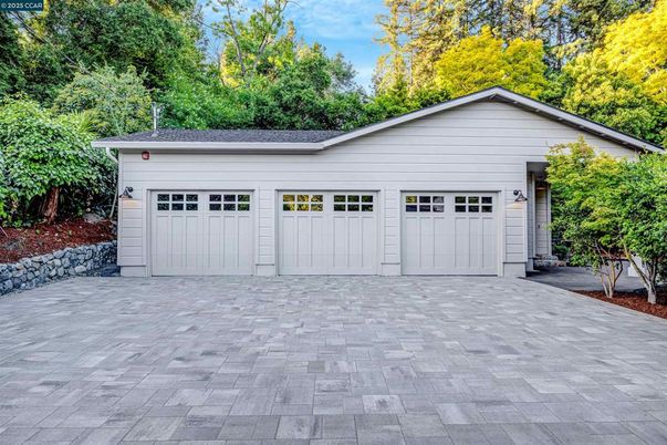 Detached Garage, Exterior