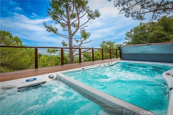 Exterior, Hot Tub, Pool, Water