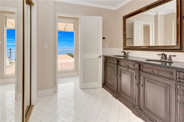 Bathroom, Dual Sink Vanities, Interior, Water