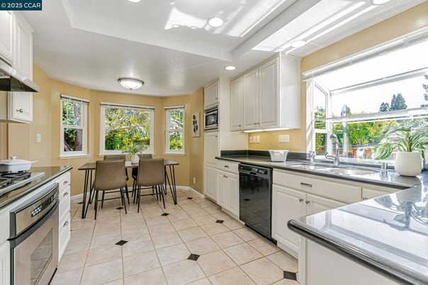 Dining room, Interior, Kitchen, Recessed Lighting