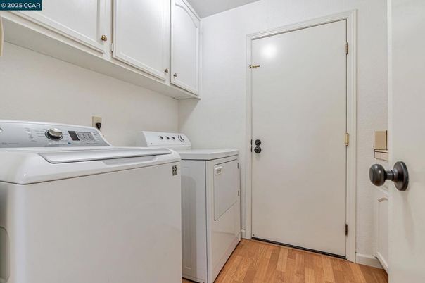 Interior, Washer, Wood Texture Flooring