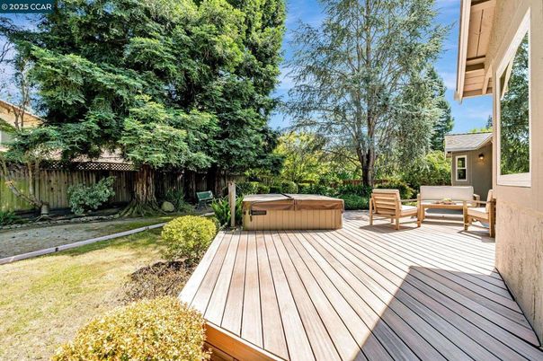 Exterior, Hot Tub