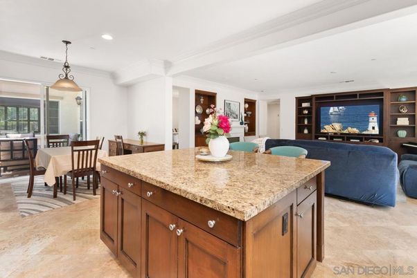 Dining room, Interior, Living room, Pendant Lights, Recessed Lighting
