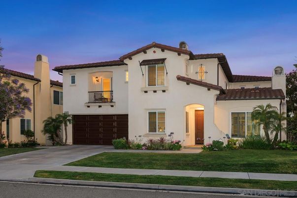 Attached, Exterior, Facade, Spanish Mediterranean