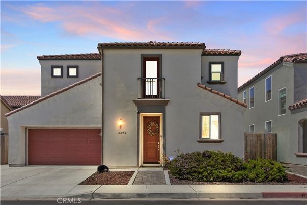 Attached, Exterior, Facade, Mediterranean