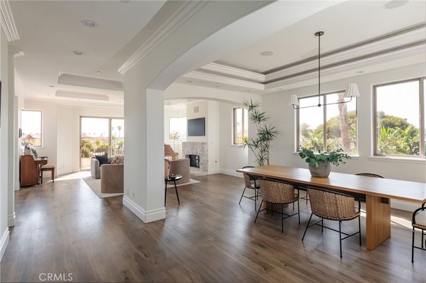 Dining room, Fireplace, Interior, Pendant Lights, Recessed Lighting, Wood Texture Flooring
