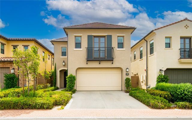Attached, Exterior, Facade, Mediterranean