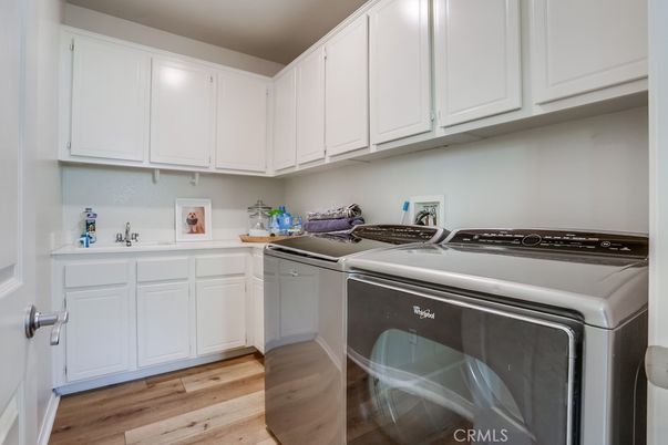 Interior, Kitchen, Washer, Wood Texture Flooring