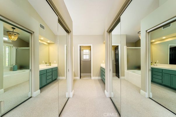 Bathroom, Dual Sink Vanities, Interior, Recessed Lighting