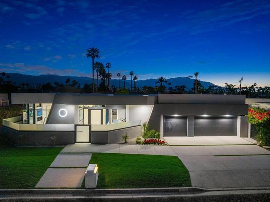 Attached, Exterior, Facade, Modern