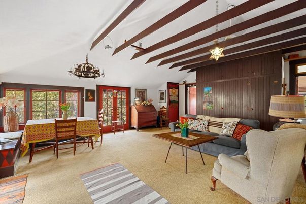 Chandelier, Dining room, Interior, Living room