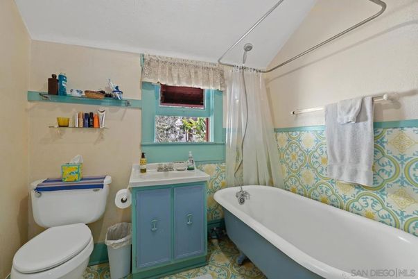 Bathroom, Free Standing Baths, Interior