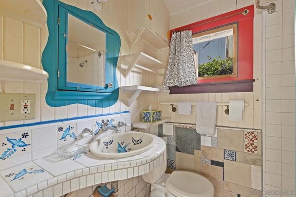 Bathroom, Interior, Tile Countertops
