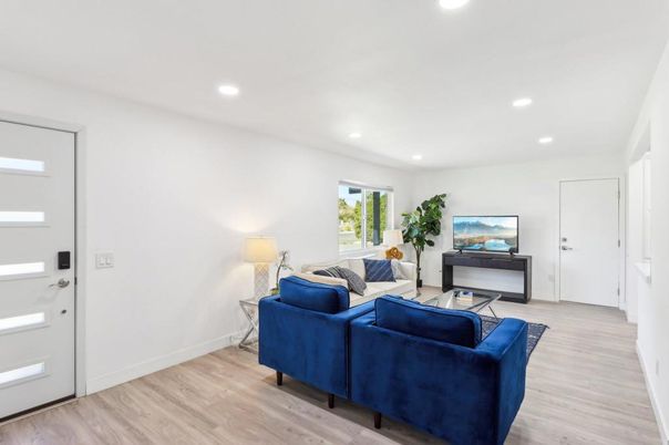Interior, Living room, Recessed Lighting, Wood Texture Flooring